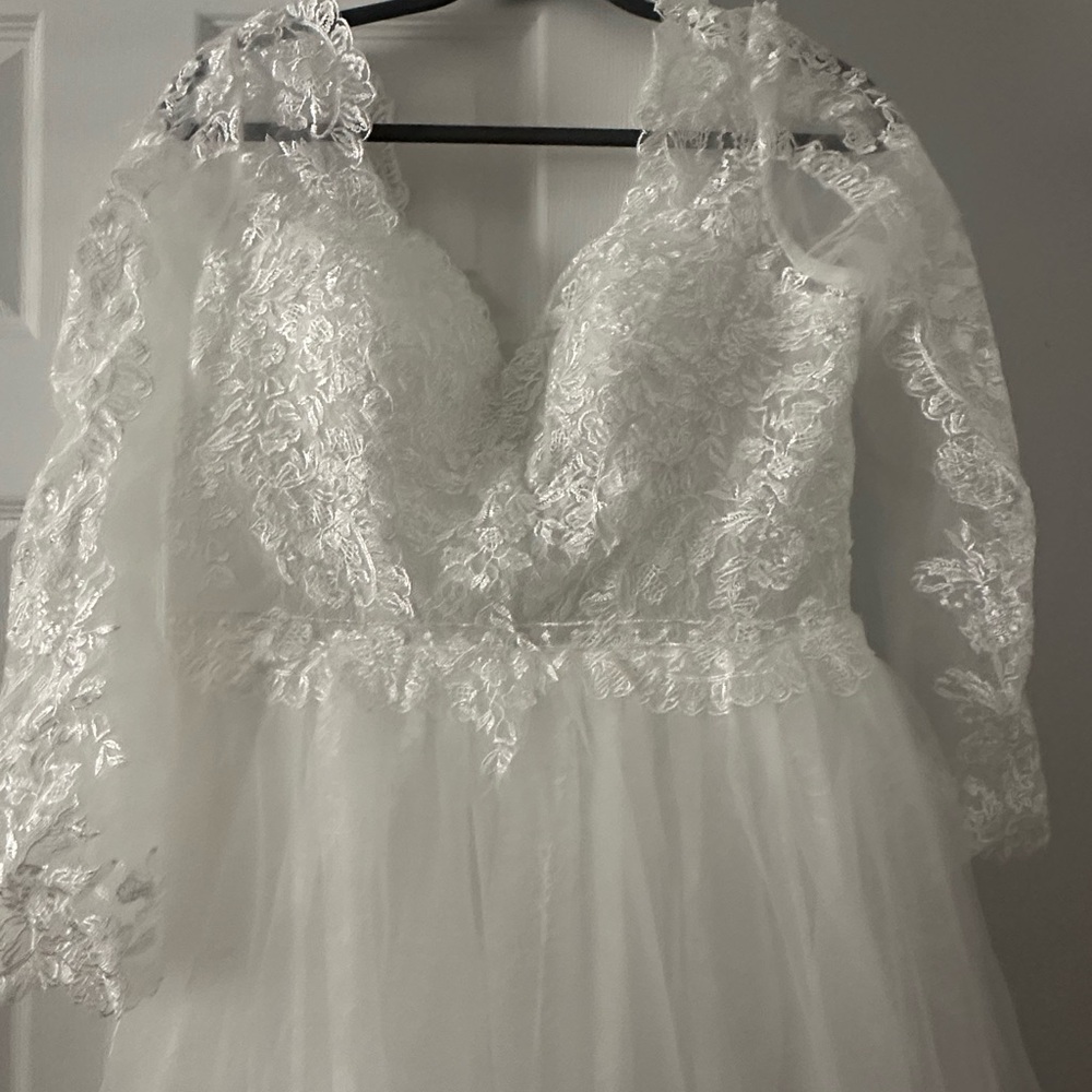 Elegant White Lace Wedding Dress